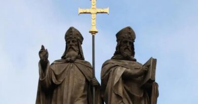 5. jula 863. Ćirilo i Metodije su počeli da šire hrišćanstvo po Velikomoravskoj kneževini
