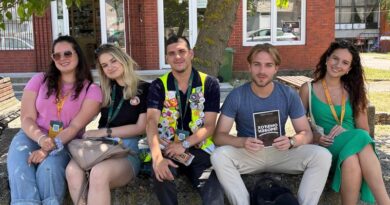 Studenti u blokadi razgovaraju sa građanima u Mladenovcu, jun 2025.